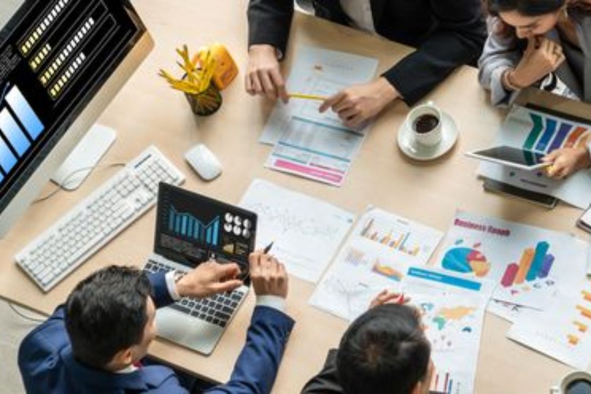 Advanced LinkedIn Strategies for Accountants: Building Thought Leadership and Client Trust